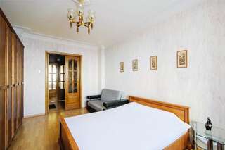 Хостелы Комнаты на Вокзале Минск Улучшенный двухместный номер с 1 кроватью и общей ванной комнатой-1